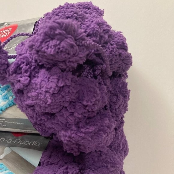 Red Heart Pomp A Doodle Jumbo Yarn Grape Pom Pom Purple 3 Skeins Craft - Picture 2 of 13